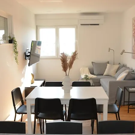 Buracom Trendy Apartment